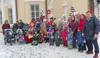 Клуб семейного образования «Своя Школа»: святочное колядование в центре Москвы