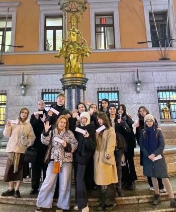 Подростковый клуб «99 овец»: поход в театр на спектакль «По Руси»