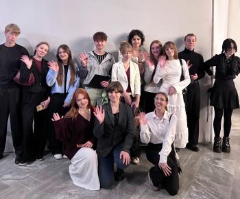 Подростковый клуб «99 овец»: совместный поход в театр на спектакль «Герой нашего времени»